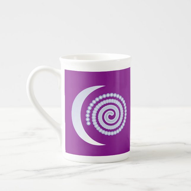 Silver Moon Spiral auf lila Prozellantasse (Links)