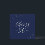 Silver Navy Blue Cheers 50. Geburtstagsparty Squar Einladung<br><div class="desc">Feiern wir Ihren besonderen Tag mit dieser stilvollen 50. Geburtstagsfeier. Dieses Design zeichnet sich durch die schicke silberne Typografie " Cheers to 50 years " und funkelnde Grafik auf einem dunkelmarineblau blauen Hintergrund aus. Sie können Text und Hintergrundfarbe anpassen. Passende Einladungen und Party-Vorräte sind in meinem Shop BaraBomDesign erhältlich.</div>