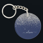 Silver Navy Blue Girl Glitzer Sparkle Monogram Schlüsselanhänger<br><div class="desc">Silver und Navy Blue Sparkle Glitzer Script Monogram Name Schlüsselanhänger. Das macht den perfekten 16 Geburtstag,  Hochzeit,  Brautparty,  Jubiläum,  Babydusche oder Junggeselinnen-Abschied Geschenk für jemanden,  der Lieben glamourösen Luxus und schicke Stile.</div>
