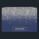Silver Navy Blue Glitzer Giron Monogram Name iPad Pro Cover<br><div class="desc">Silber und Navy Blue Sparkle Glitzer Monogram Name Laptop Case. Das macht den perfekten 16 Geburtstag,  Hochzeit,  Brautparty,  Jubiläum,  Babydusche oder Junggeselinnen-Abschied Geschenk für jemanden,  der Lieben glamourösen Luxus und schicke Stile.</div>