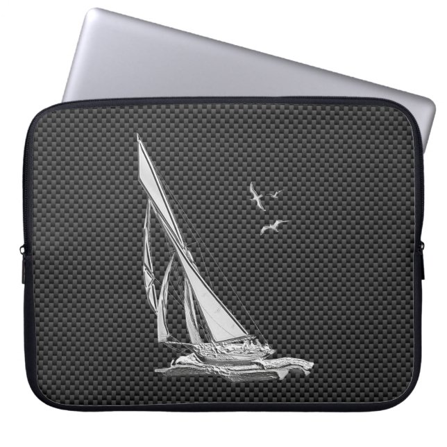 Silver Sailboat Regatta auf Kohlenstofffaser Laptopschutzhülle (Vorderseite)