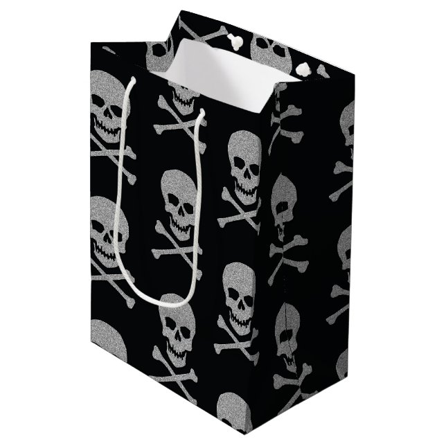 Silver Skull & Crossbones Halloween Mittlere Geschenktüte (Vorderseite Schrägansicht)