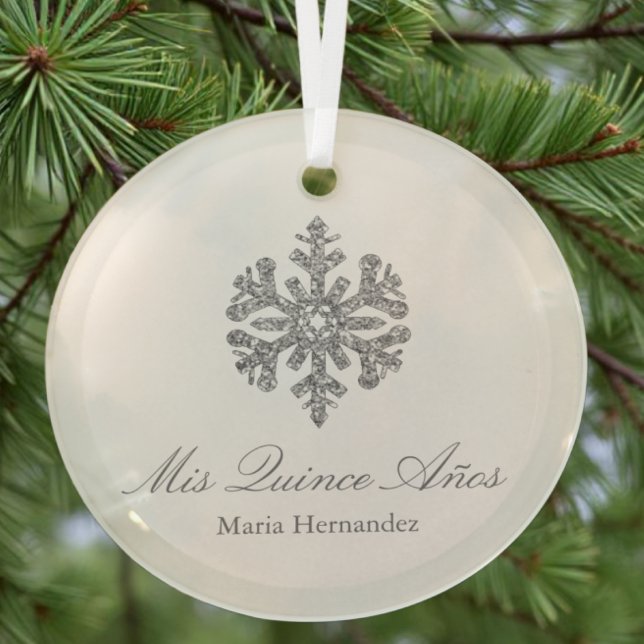 Silver Snowflake Winter Quinceanera Ornament Aus Glas (Von Creator hochgeladen)