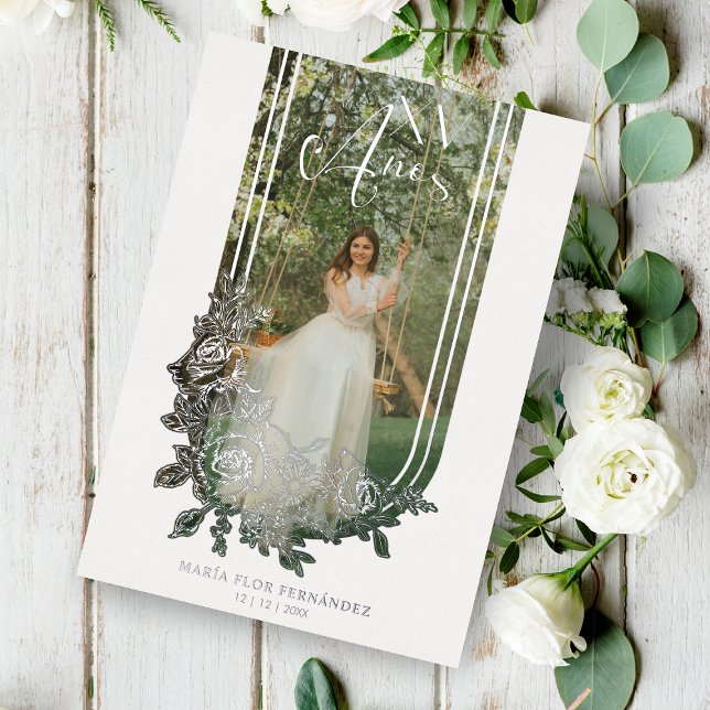 Silver Spanish Luxury Trendy Floral Mis XV Foto Folieneinladung (Von Creator hochgeladen)