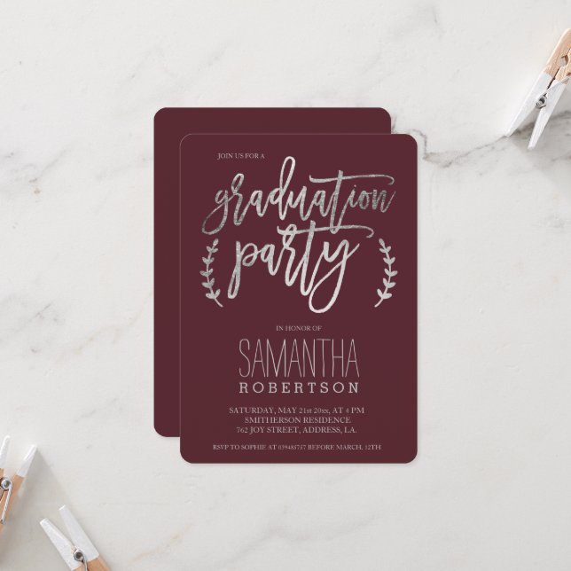 Silver typography burgundy Graduierungsparty Einladung (Vorderseite/Rückseite Beispiel)