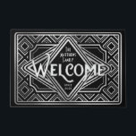 Silver Wedding Anniversary Art Deco Glitzer 25. Fußmatte<br><div class="desc">Mit diesem einzigartigen Art-Déco-Stil, Great Gatsby- Design, das in silberfarbenem Glitzer über klassisch schwarzem Hintergrund mit glänzender Silbertypografie ein geometrisches Rautenmuster aufweist, feiern Sie Ihren Silver Wedding Jubiläum. Ein elegantes, elegantes, thematisches Aussehen, das perfekt zum Gedenken an fünfundzwanzig Jahre Zusammensein mit dem Jazz-Geschmack der 1920er Jahre ist. Sie können die...</div>