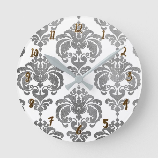 Silver & White Damask Glam Modern Personalisiert Runde Wanduhr (Vorderseite)