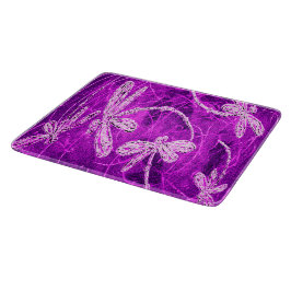 Silvery Dragonfliegen auf einem Zaubermagenta Sky Schneidebrett