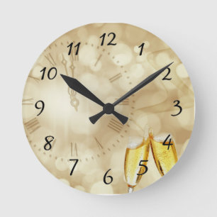 Silvester mit Champagnergläsern    Runde Wanduhr