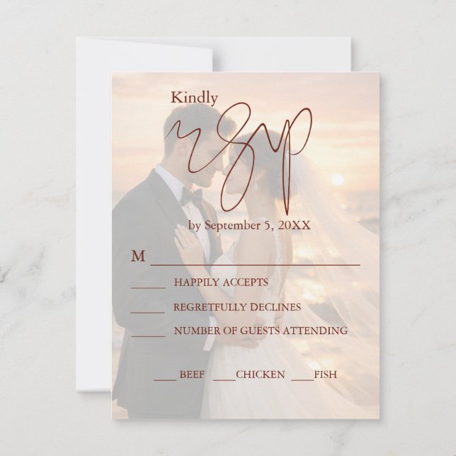Simple and Minimalist Romantic Sunset Beach Vows  RSVP Karte (Rückseite)