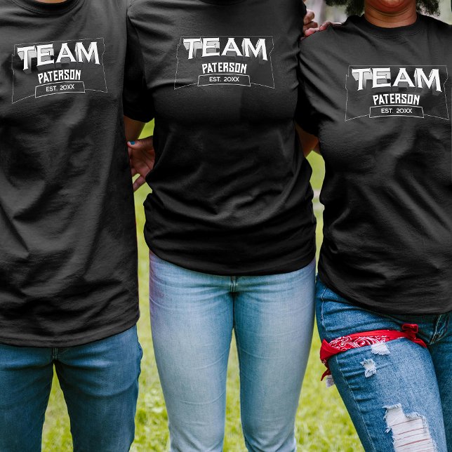 Simple Black White Family Custom Sports Team Name T-Shirt (Von Creator hochgeladen)