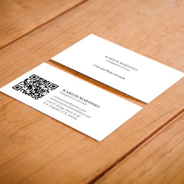 Simple Black & White Immigration Attorney QR code Visitenkarte (Von Creator hochgeladen)
