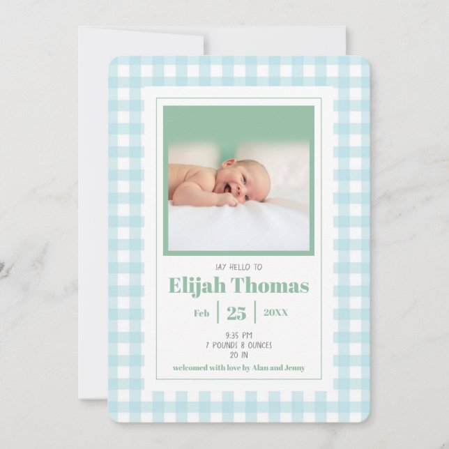 Simple Blue Gingham Foto Custom Newborn Boy Birth Ankündigung (Vorderseite)
