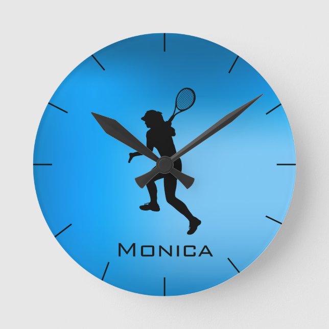 Simple Blue Holographic Modern Tennis Player Girl Runde Wanduhr (Vorderseite)