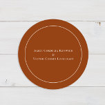 Simple Boho Arch Terracotta Wedding Umschlag Aufkl Runder Aufkleber<br><div class="desc">Dieses einfache Boho Arch Terracotta Wedding Umschlag Aufklebers Design besticht durch eine raffinierte, abgestufte Palette von Elfenbein, gepaart mit einer herrlichen Mischung und passenden Optionen wie Rostterrakotta, Salbei Grün und Pflaume. Die schlichte Eleganz einfacher Typografie und sanfte Bögen schaffen eine beruhigende und polierte Ästhetik mit klassischem minimalistischem Stil. Die Farbkombination...</div>