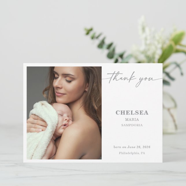 Simple Calligraphy Chic Baby Photo Thank You Card Einladung (Stehend Vorderseite)
