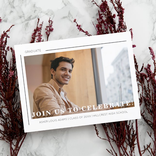 Simple Chic Typografy Script Foto Graduate Ankündigungspostkarte (Von Creator hochgeladen)
