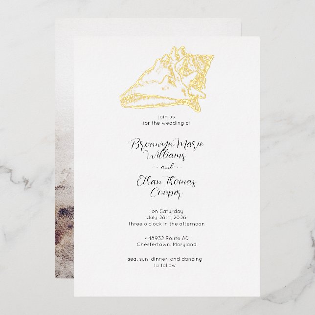 Simple Conch Seashell Sandy Beach Folieneinladung (Vorderseite/Rückseite)