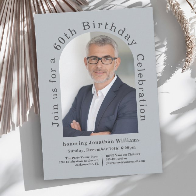Simple Foto Arch 60. Geburtstagsparty Einladung (This trendy birthday invitation is available as digital download or printed invitations!)
