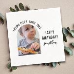 Simple Funny 40 Geburtstagsparty Foto Napkins Serviette<br><div class="desc">Schwarz-Weiß Funny Birthday Custom Foto Napkins Personalisiert | Glückliche 40. 50. 60. 70. 80. Geburtstagsparty Custom Napkins mit Foto | Personalisieren Sie diese Servietten mit eigenem Text. Sie können auch die Hintergrundfarbe ändern.</div>