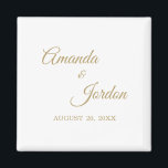 Simple Gold Calligraphy Magnet<br><div class="desc">Diese einfache Goldkalligraphie-Gunst-Magnet bringt einen eleganten Luxus, aber auch ein modernes Gefühl zu einer minimalistischen und traditionelleren oder formalen Hochzeit. Die lässige Kalligraphie ermöglicht ein antikes Ambiente, während das klassische neutrale Design mit jedem einzigartigen Aspekt Ihrer Ehefeier kombiniert werden kann. Dieser Magnet verbindet Nützlichkeit und schönes Design für Ihre Gäste,...</div>