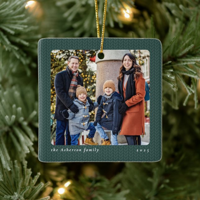 Simple green knit frame one photo Christmas Keramikornament (Baum)
