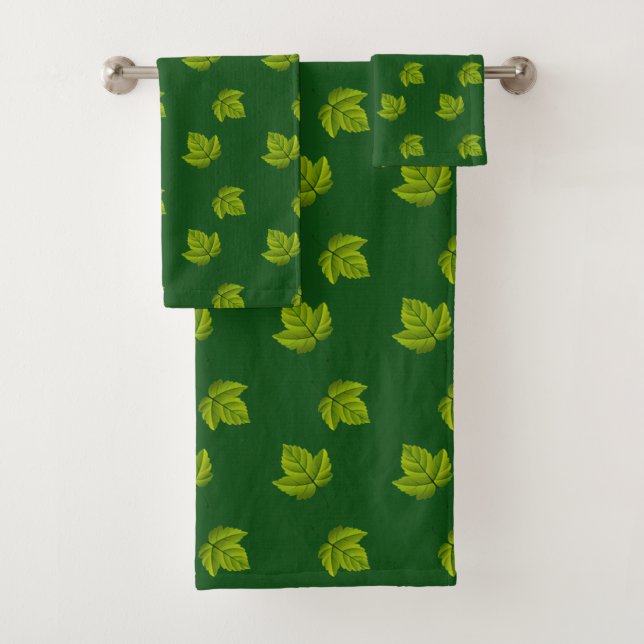 Simple Green Leaf Pattern on Forest Green Badhandtuch Set (Insitu)