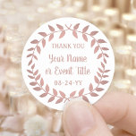 Simple Laurel Wreath Pink Rose Gold Vielen Dank Runder Aufkleber<br><div class="desc">Fügen Sie den Gastgeschenken eine personalisierte Touch hinzu und danken Ihnen Noten mit benutzerdefinierten Lorbeerkraendern rund Aufkleber. Sämtliche Formulierungen auf dieser Vorlage sind einfach für jeden Anlass, wie Hochzeit, Brautparty, Abschluss, Geburtstagsparty, Jubiläum oder Pensionierung anzupassen. Ändern oder löschen Sie den Text, um Umschlag Aufkleber für Einladungen, Ankündigungen oder speichern Sie...</div>