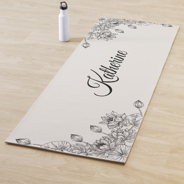 Simple Modern Floral Script Name Cream Lotus  Yogamatte (Beispiel)