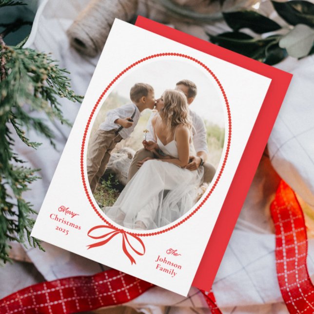 Simple Red Bow Oval Foto Christmas Feiertagskarte (Hand-drawn red bow classic oval frame photo Christmas holiday cards.)