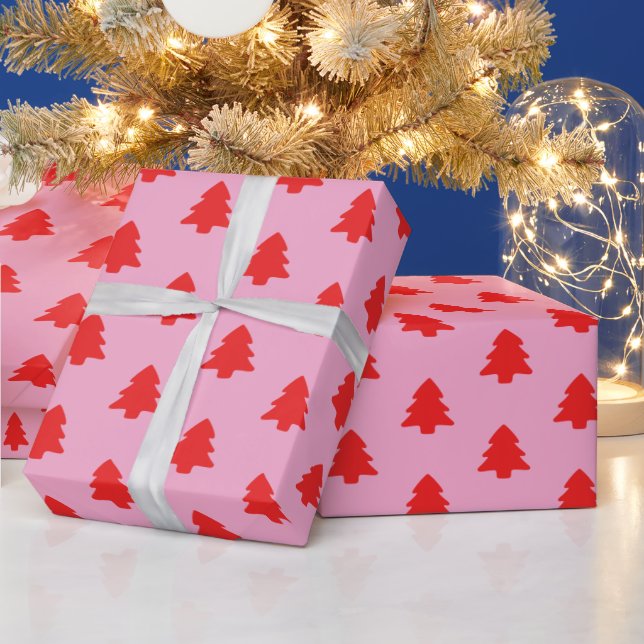 Simple Red Christmas Trees on Pink Geschenkpapier (Feiertage)