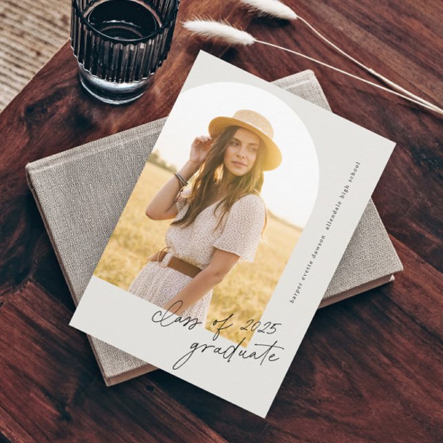 Simple Script Boho Arch Foto Abschluss Einladung (Simple Boho Arch Photo Graduation Invitation.)