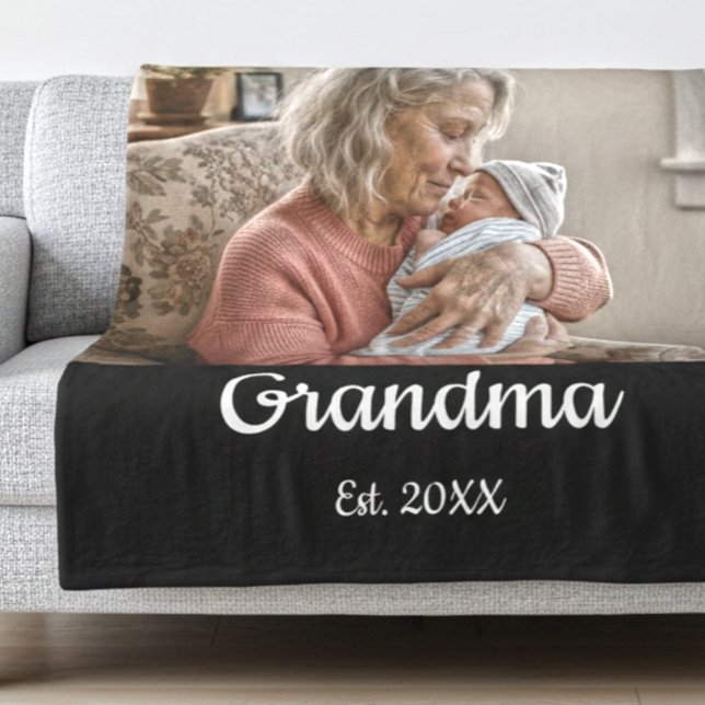 Simple Script Grandma Est.Photo Year Black Fleecedecke (Von Creator hochgeladen)
