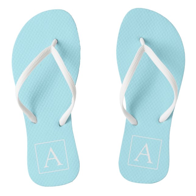 Simple Sky Blue Monogram Flip Flops (Fußbett)