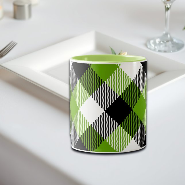 Simple Tartan Plaid Neon Green Zweifarbige Tasse (Von Creator hochgeladen)