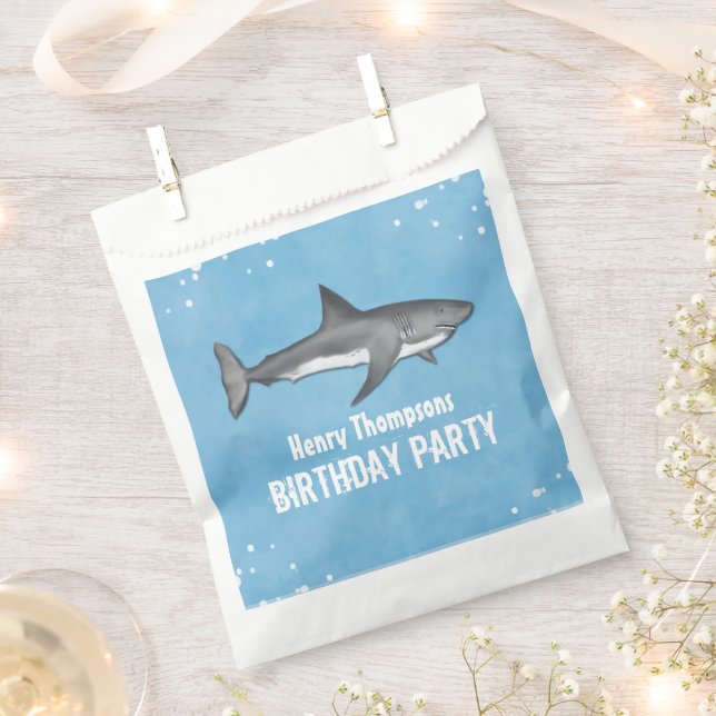 Simple Whimsical Birthday Sharks Blue Ocean Lecker Geschenktütchen (Ausgeschnitten)