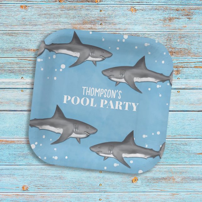 Simple Whimsical Pool Party Haie Blauer Ozean Pappteller (Von Creator hochgeladen)