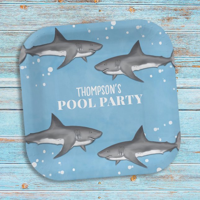 Simple Whimsical Pool Party Haie Blauer Ozean Pappteller (Von Creator hochgeladen)