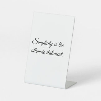 “Simplicity is the Ultimate Statement” Modern one Sockelschild