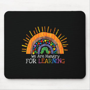Sind hungrig nach einem Geschenk des Regenbogenleh Mousepad