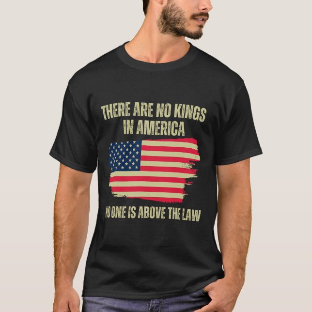 Sind keine Könige in Amerikas amerikanischer Flagg T-Shirt (Vorderseite)