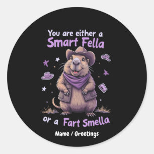 Sind Sie eine Smart Fella oder eine Furz Smella Fu Runder Aufkleber