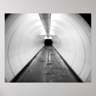 Singapur. Ein beleuchteter Fußgängertunnel in Poster