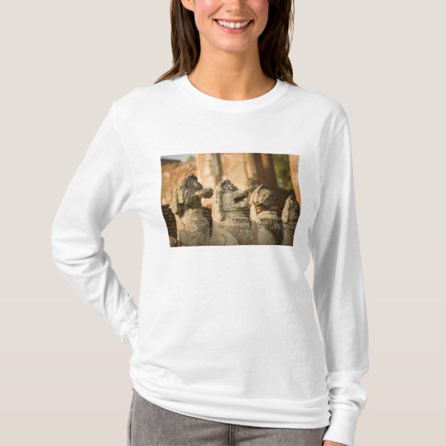Singhat mit Thammikarat T-Shirt (Vorderseite)