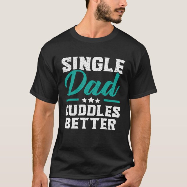 Single Dad Cuddles Better Fatherhood Fathers Day T-Shirt (Vorderseite)