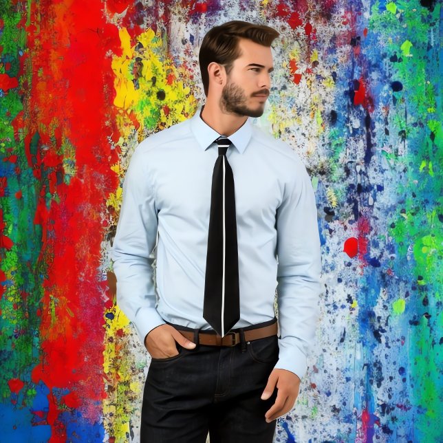 Single Weißstreifen auf schwarzer Krawatte (Handsome Man Wearing Black Necktie With Single Vertical Stripe Standing Against Colorful Wall.)