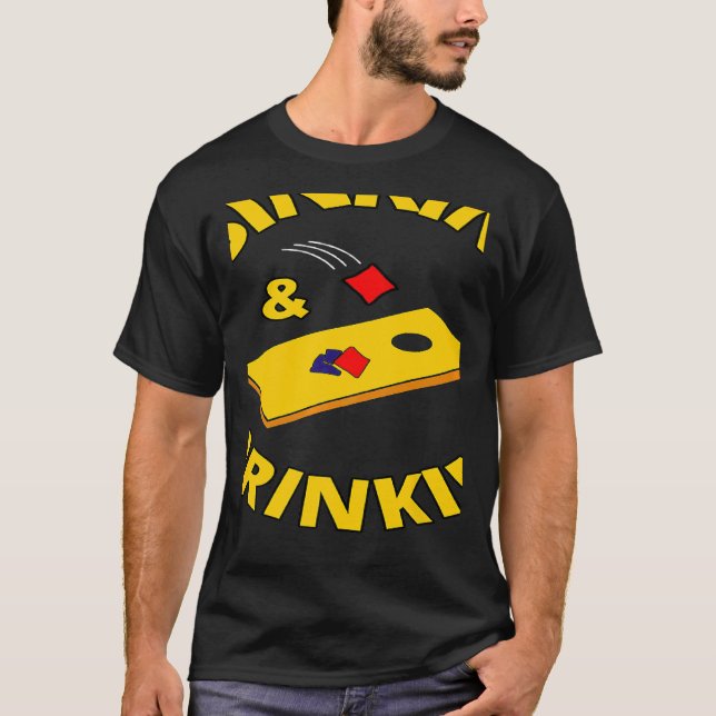 Sinkin and Drinkin Cornhole Bean Bag Game Fan Sack T-Shirt (Vorderseite)