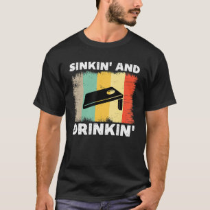 Sinkin And Drinkin Cornhole Vintage Bean Bag Wurf T-Shirt