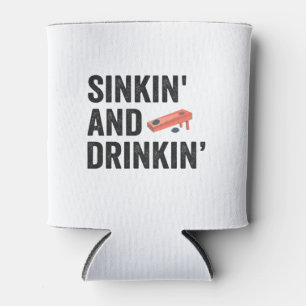 Sinkin und Drinkin Funny Cornhole Funny Gift Dosenkühler