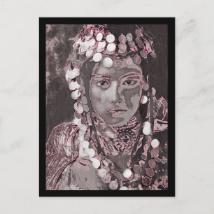 Sinti und Roma in Champagne Pink Headdress Postkarte
